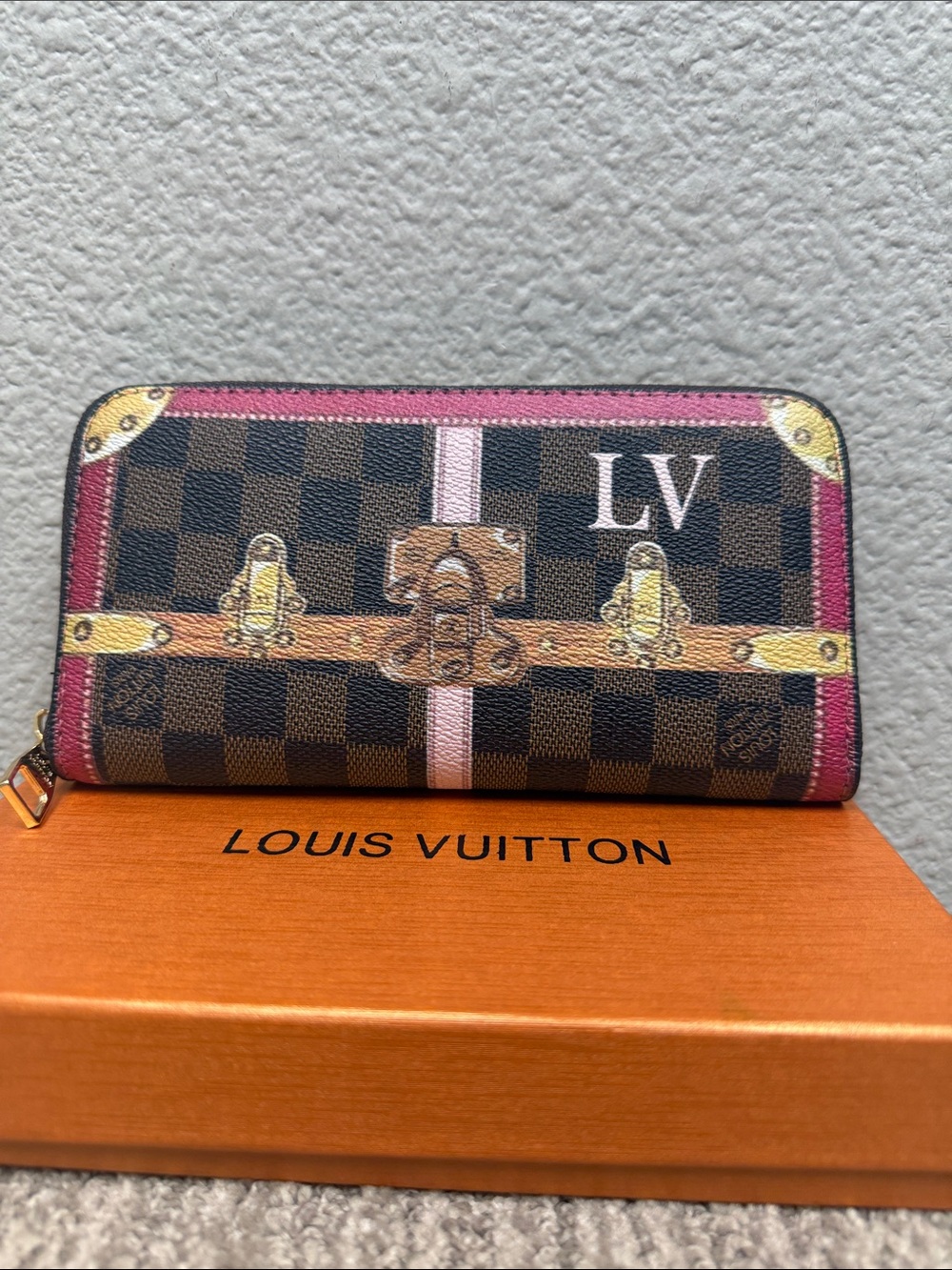 Source Unknown LV Brown Check Summer Trunks Print Zip Wallet with Pink Stripe